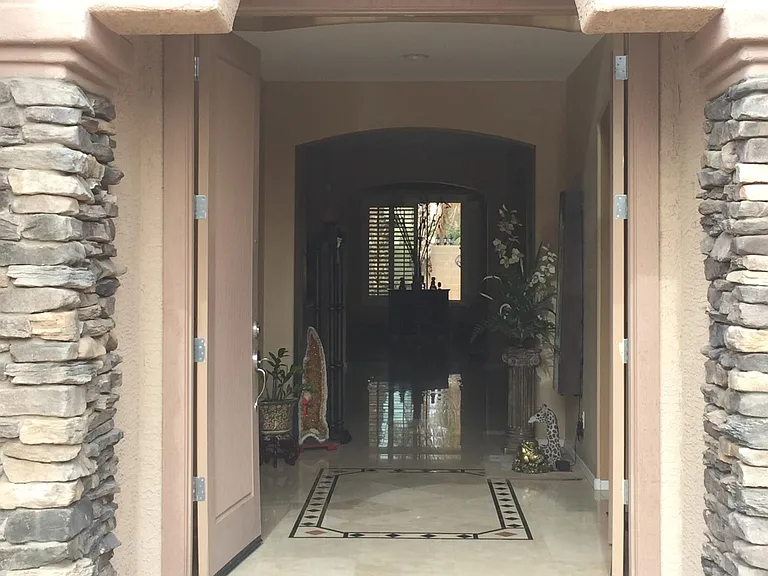 2892 E Beechnut Pl — Photo 2