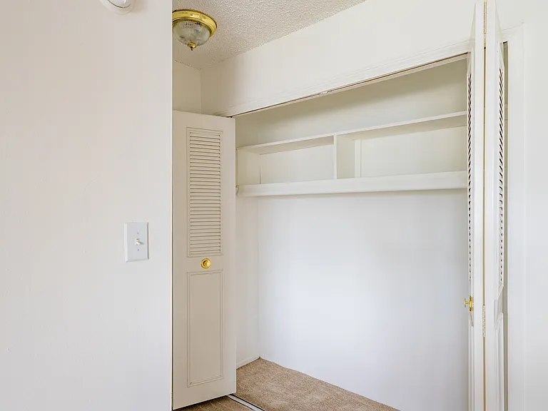 Riverside Village Apartments — Photo 34