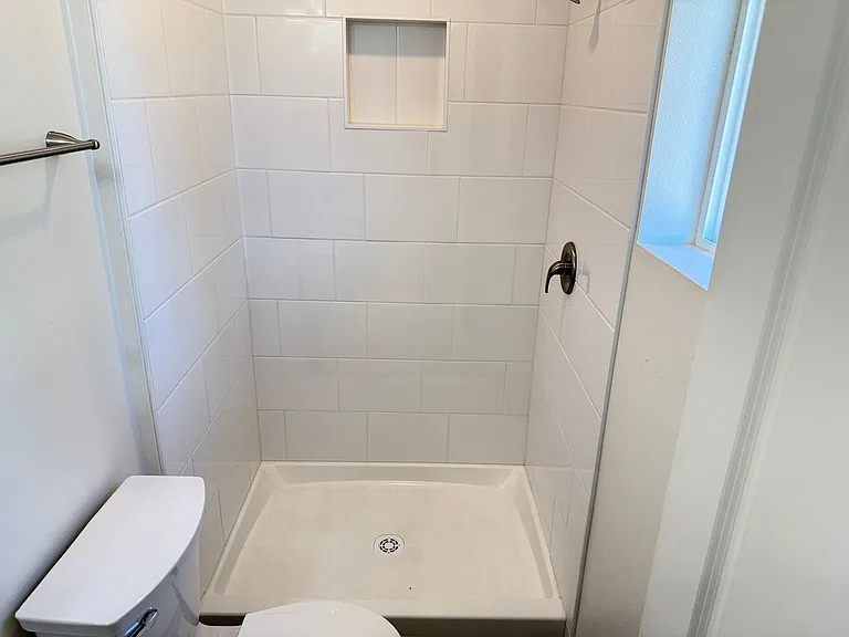 1246 Hughes St — Photo 26