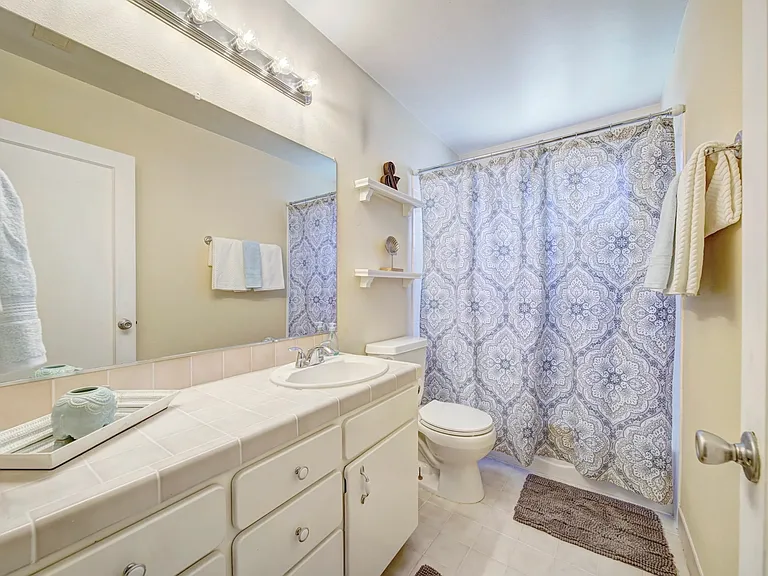 1024 Locust St — Photo 13
