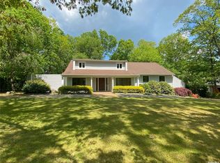 6 Herter Pl, Dix Hills, NY 11746