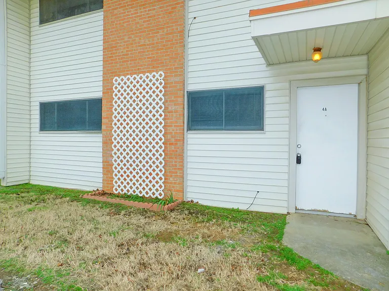 401 Betchan St #4A — Photo 2
