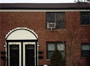19617 69th Ave, Fresh Meadows, NY 11365