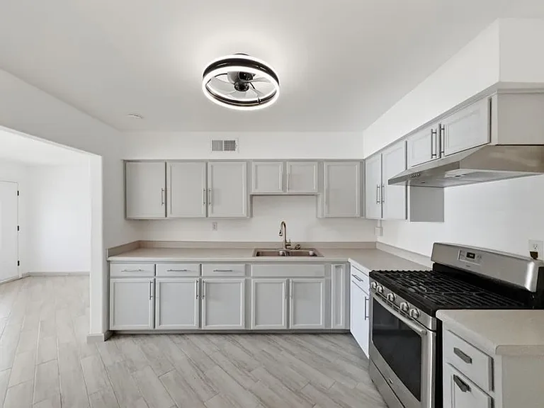 372 Cooley Ave — Photo 7