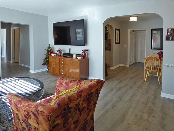 5th image of 103 E King St