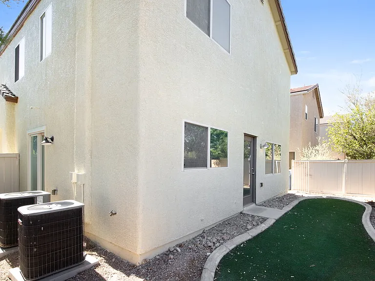 8437 Spencer Canyon St — Photo 16
