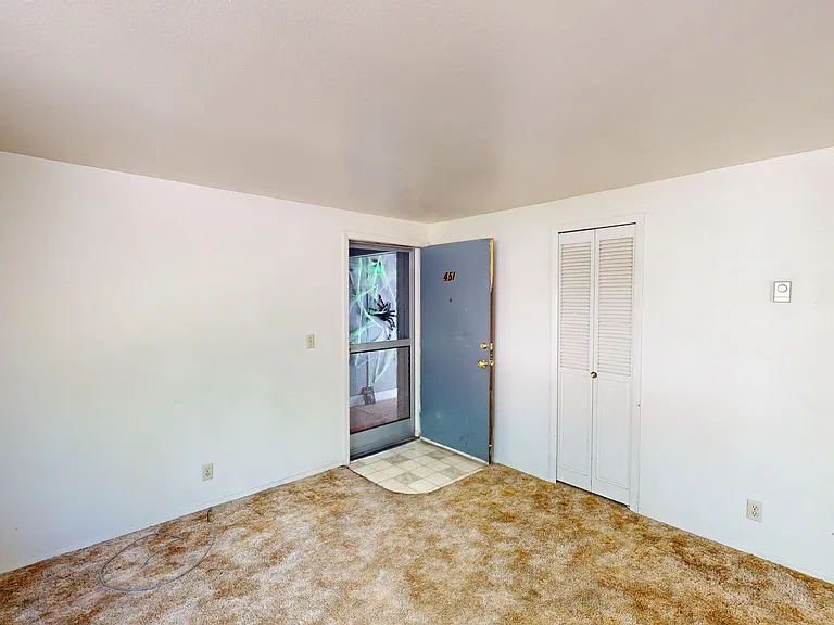451 Loveridge Dr — Photo 23