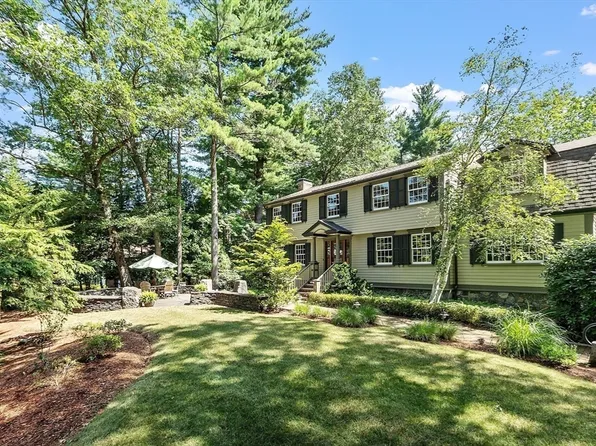 1 Seneca Cir, Andover, MA 01810