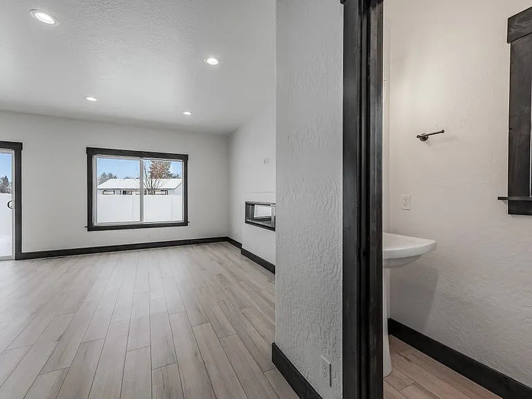 218 E Lobo Loop — Photo 5