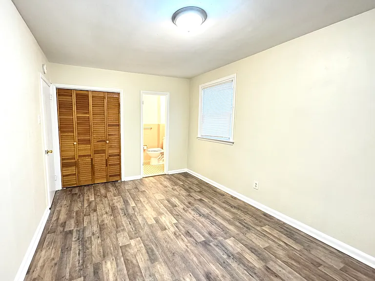 8560 Castor Ave — Photo 7
