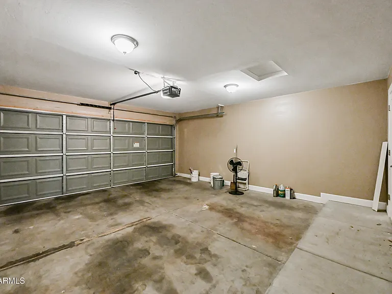 2914 E Michelle Dr — Photo 19