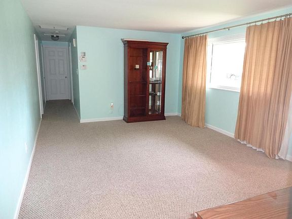 3rd image of 1698 Dean Ct