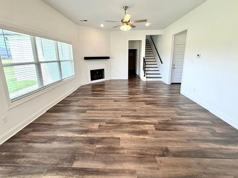 5298 Aylesbury Ln — Photo 2