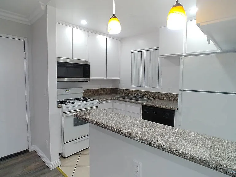 14242 Roscoe Blvd — Photo 19