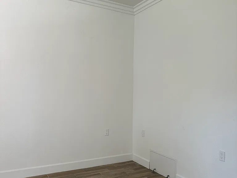 2556 E 220th St #1/2 — Photo 7