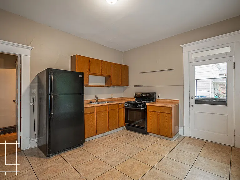 860-862 Dennison Ave — Photo 12