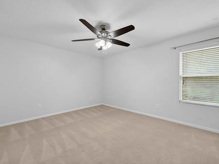 112 Kildrummy Ct — Photo 27