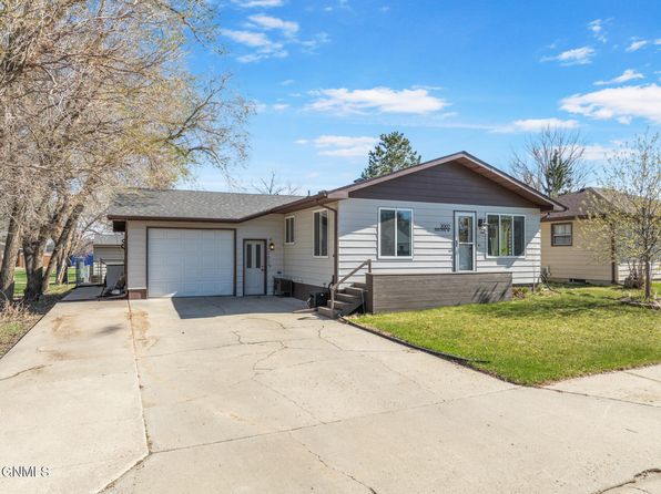2002 8th Ave W, Williston, ND 58801