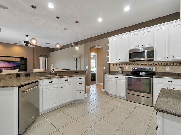 3rd image of 9444 Whispering Meadows Ln