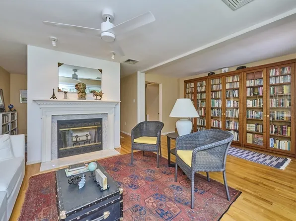 31 Angela Ln #31, Watertown, MA 02472