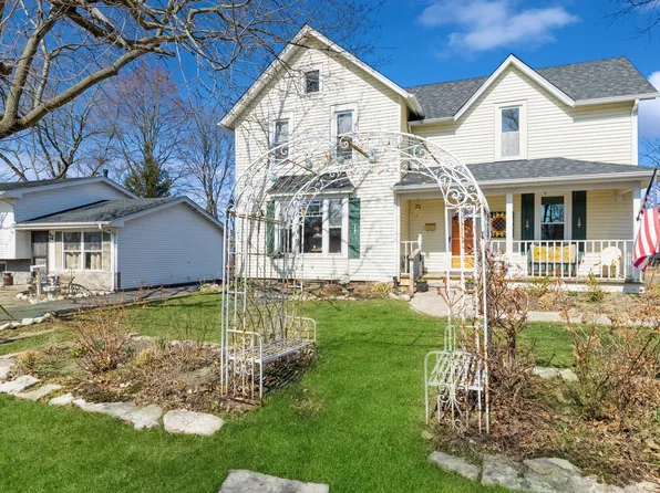 113 W Maple Ave, Wauconda, IL 60084