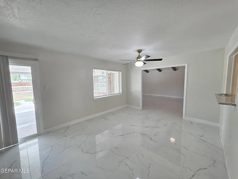 302 Quincy Ave — Photo 14