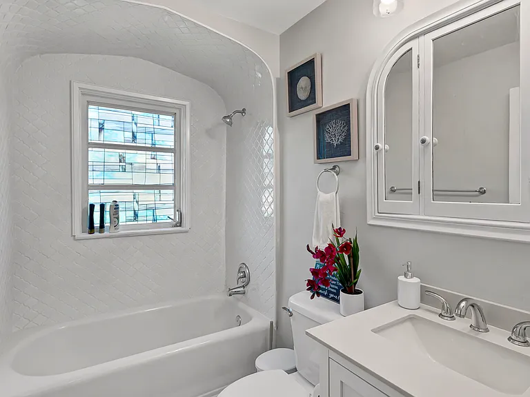 702 N M St — Photo 13