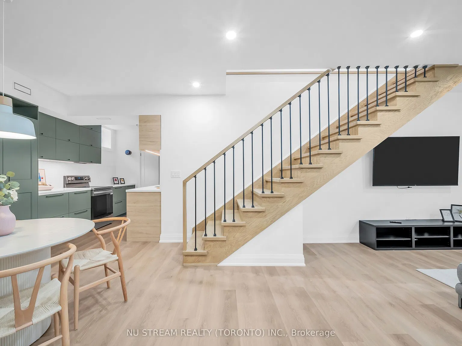 2 bed, $2,050 — Photo 3