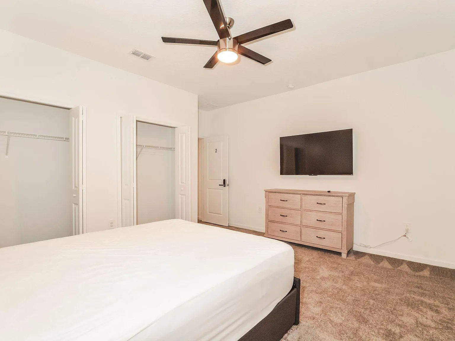 4 bed, 2.5 bath, 3379 sqft, $918 — Photo 2