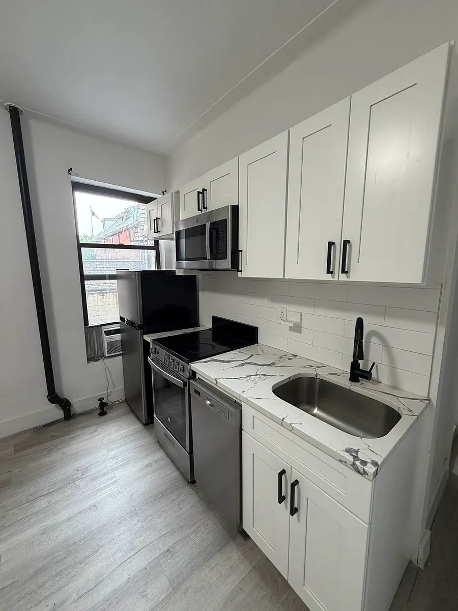 Building Photo - 579 61st St #2K