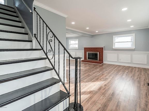 5th image of 8 Winding River Dr