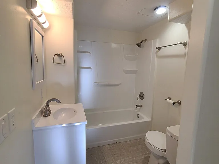 245 N 600 E #B — Photo 13