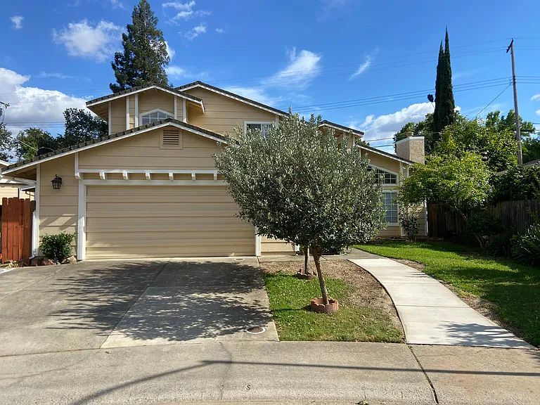 8524 Oak Harbour Ct — Photo 1