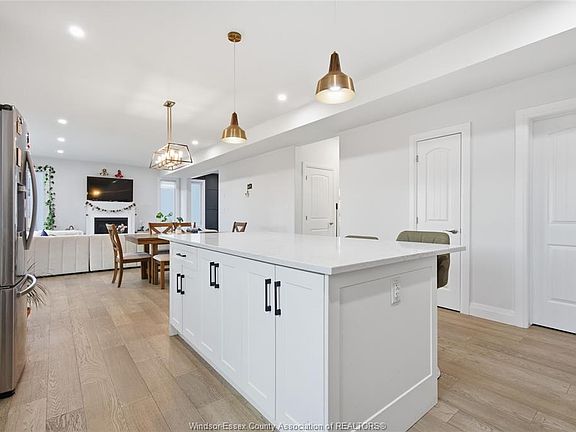 4th image of 37 Kingsbridge Dr