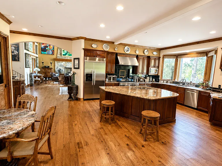 345 Country Club Dr — Photo 4