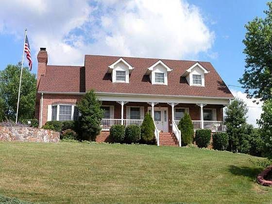 1st image of 820 Lizabeth Dr