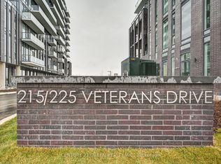 215 Veterans Dr #707, Brampton, ON L7A 0T8