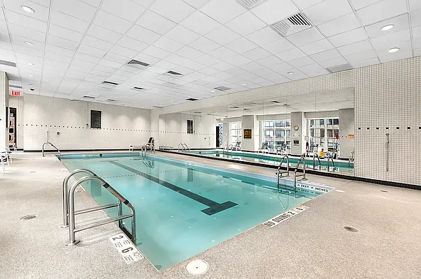 Sold by R New York | media 23