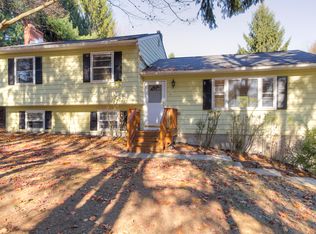 10 Bristol Dr, Pleasant Valley, NY 12569