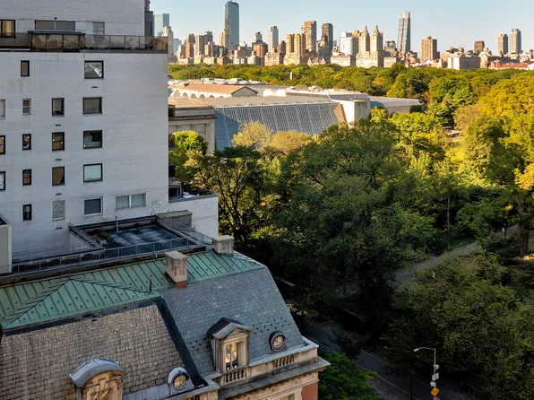 1050 5th Avenue image 9 of 14