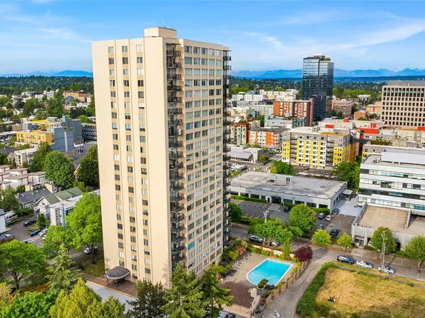 4540 8th Avenue NE #801, Seattle, WA 98105