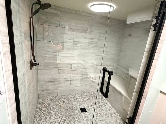 3rd image of 370 King St #B