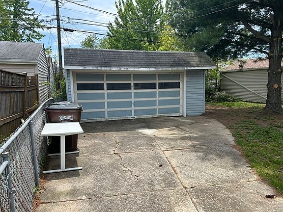 3rd image of 6007 Sunderland Dr
