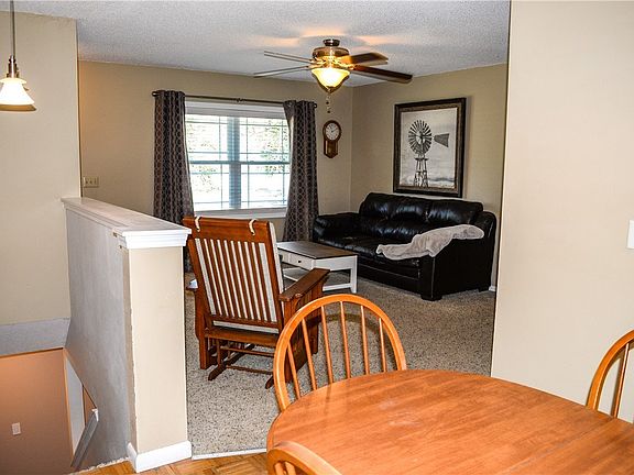 2nd image of 209 NW Chapel Dr