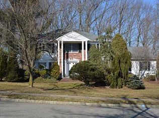 8 Jillian Ct, Monroe Township, NJ 08831