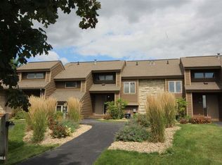 2 Poplar Rdg, Galena, IL 61036