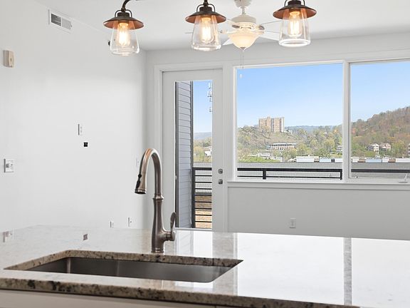 5th image of 200 Manufacturers Rd APT 619