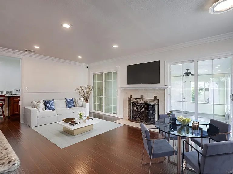 1346 S Joane Way — Photo 3