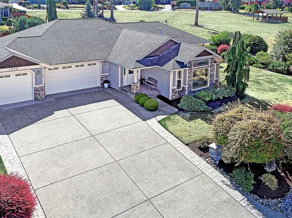 1030 Kingswood Drive, Camano Island, WA 98282