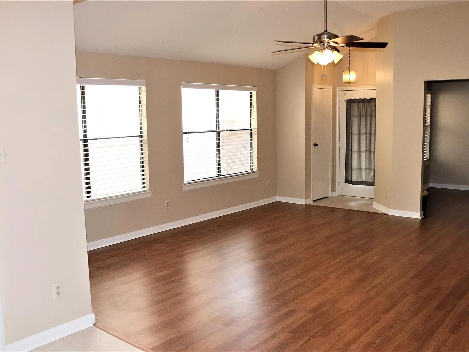 2 bed, 2.0 bath, 1302 sqft, $1,795 — Photo 4